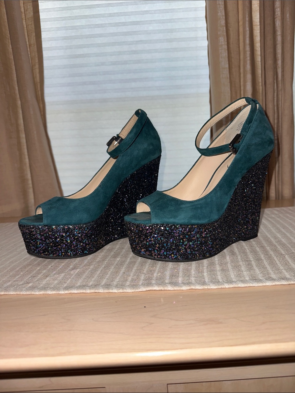 Women's Dark Green Suede Peep-Toe Glitter Platform Wedges